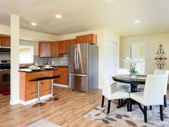5th image of 713 1st Ave E