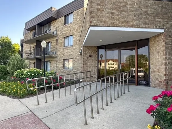 5550 Astor Ln APT 321, Rolling Meadows, IL 60008