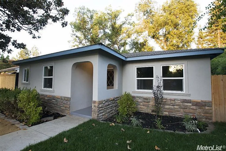 1008 Hackberry Ave photo 1