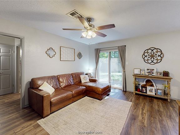 4th image of 2302 Yosemite Dr