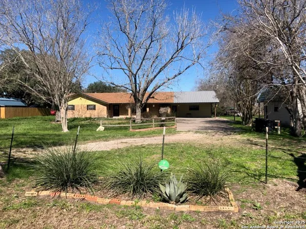 367 Pvt Hudson Rd, Beeville 78102