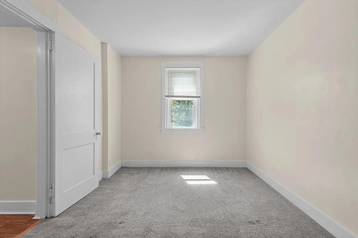 915 Chartiers Avenue, Apartments - Apt 2 — Photo 4