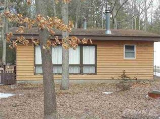 710 Old Trail Dr, Houghton Lake, MI 48629