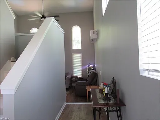 306 W Barrington Dr — Photo 5