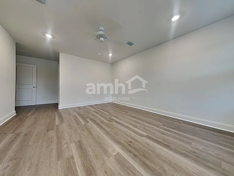 329 Armstrong Curv — Photo 7