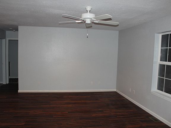 5th image of 1322 Veterans Dr #2