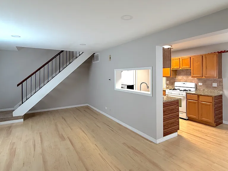 235 Harvest Ct — Photo 2