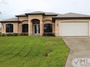 527 SE 8th Ter, Cape Coral, FL 33990