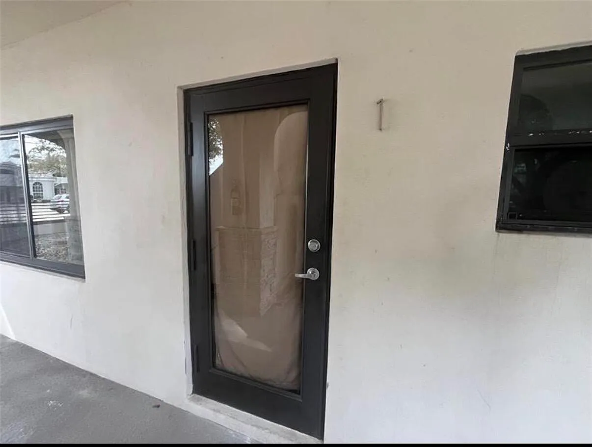 1 bed, 1.0 bath, 7037 sqft, $1,949 — Photo 3