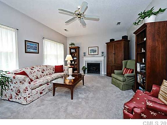 4th image of 6314 Rosebriar Ln