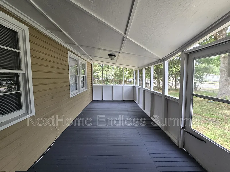 3 bed, 1.5 bath, 1565 sqft, $1,700 — Photo 4