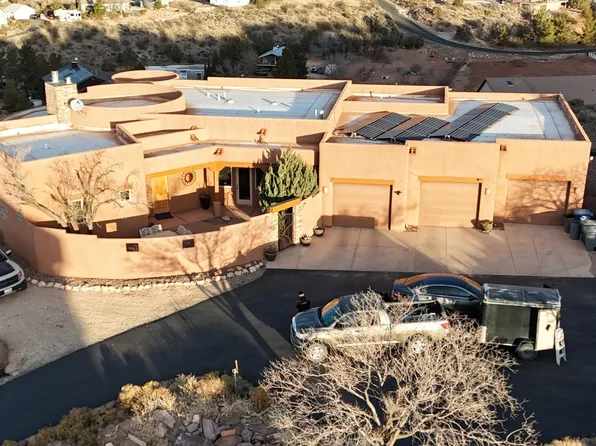 206 W Shinarump Cir, Leeds, UT 84746