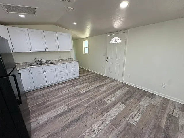 4745 N Pomona Ave — Photo 9