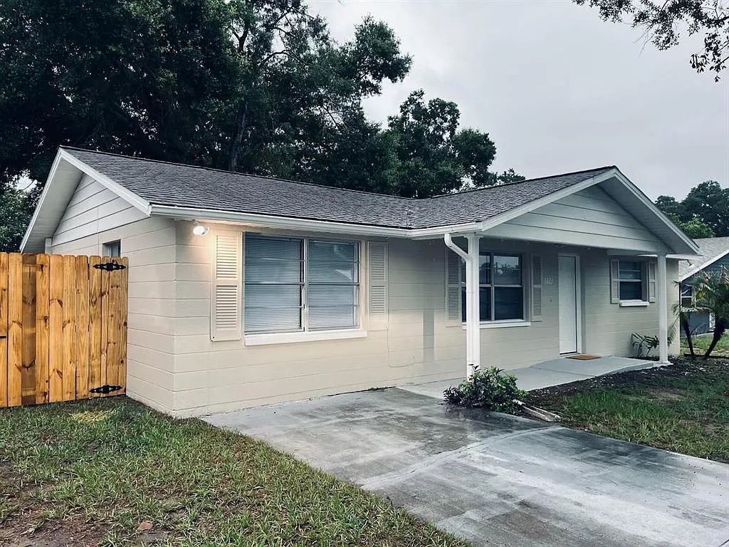 3 bed, 2.0 bath, 1116 sqft, $2,000 — Photo 3