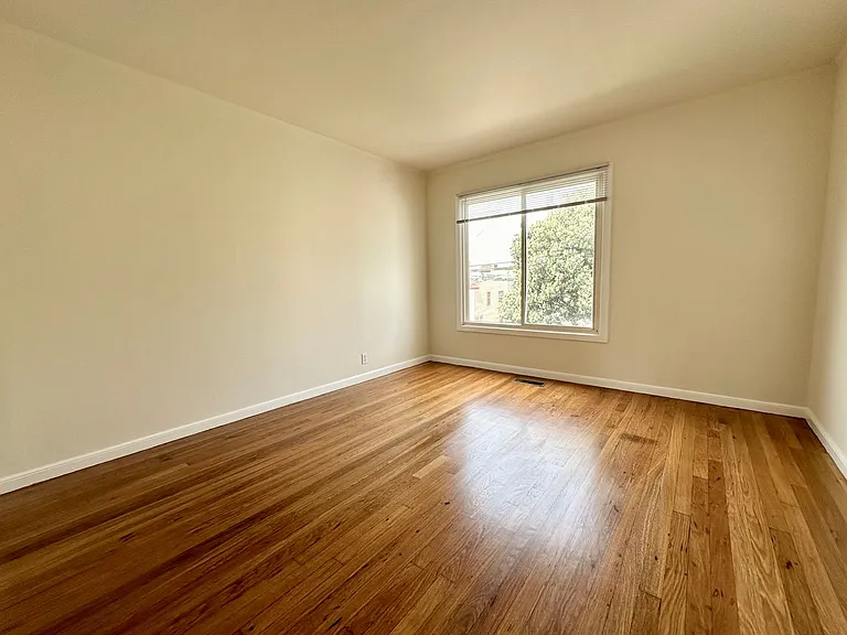 3833 Lawton St — Photo 7