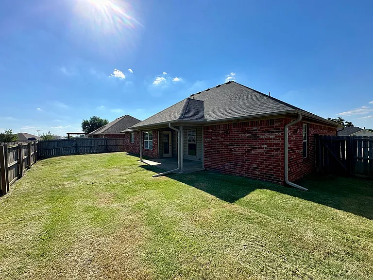 612 Windbrook Ct — Photo 34