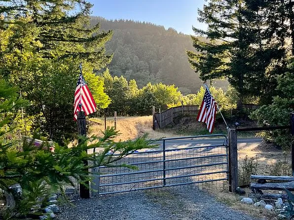 20451 N Bank Chetco River Rd, Brookings, OR 97415