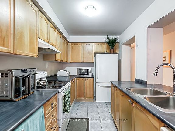 4th image of 75 Trumpeter St