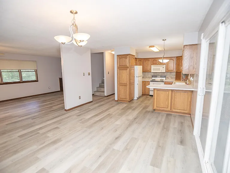 223 Mary Dr — Photo 5