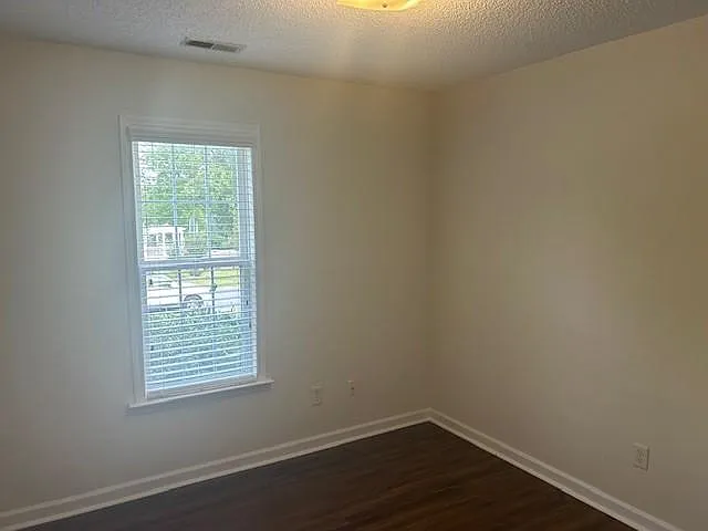102 Gracie — Photo 12