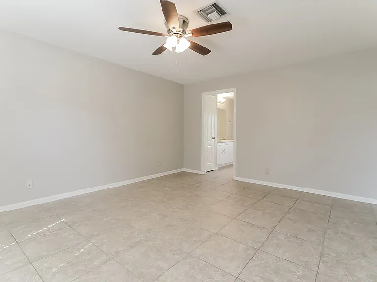 1018 SW 9th Ct — Photo 9