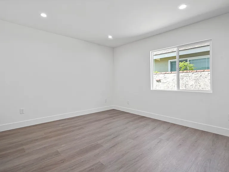 7906 Oakdale Ave — Photo 21