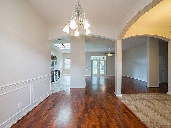3rd image of 9351 Meadow Crest Ln