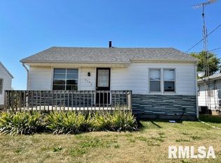 928 S 10th St, Clinton, IA 52732