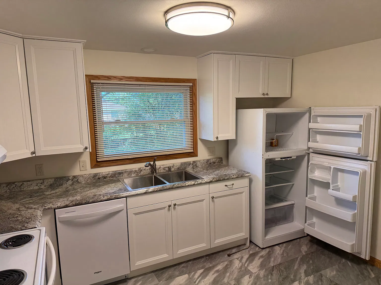 2 bed, 1.5 bath, 1100 sqft, $1,295 — Photo 1