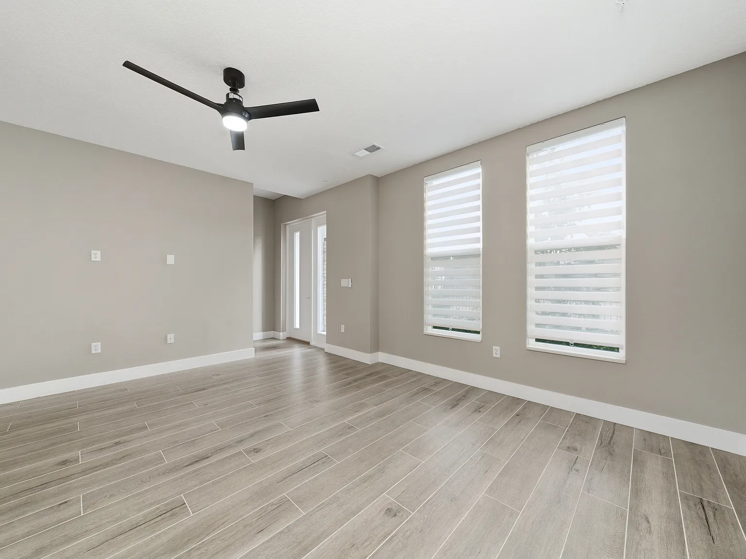 3 bed, 3.5 bath, 1956 sqft, $2,400 — Photo 3