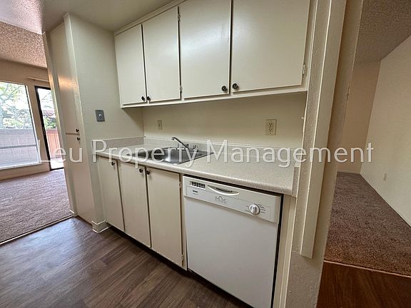 4th image of 1031 Fulton Ave #160