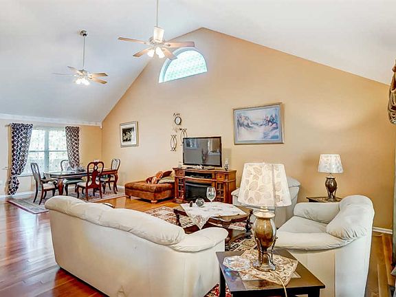 3rd image of 1112 Wild Flower Ln