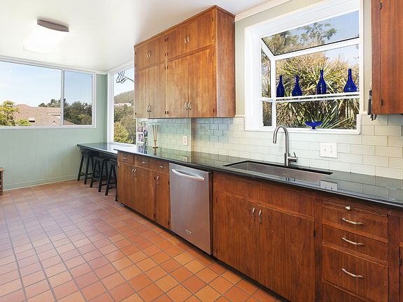 5th image of 145 Castenada Ave