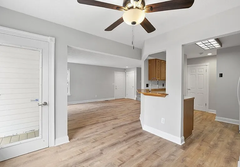 2258 N Tollgate Cir — Photo 7