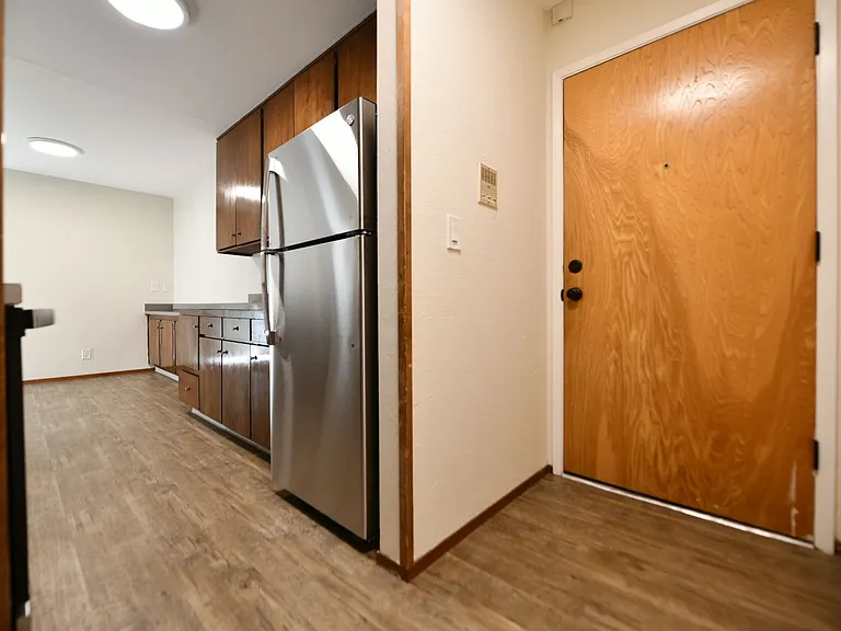 366 Staten Ave — Photo 8