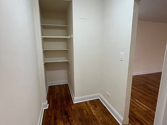 4th image of 2612 W 2nd St APT 1G