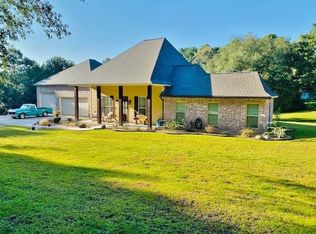 1008 Pinehurst Pl, McComb, MS 39648