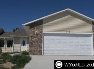912 Beverly Dr, Douglas, WY 82633