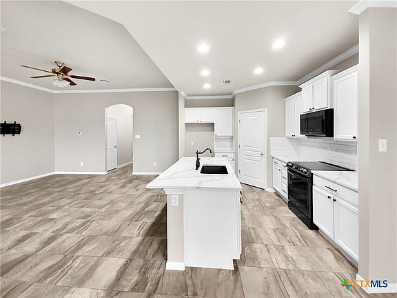 2nd image of 811 Cross Dr