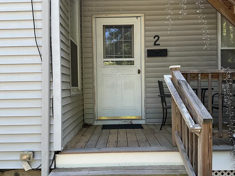 33-35 Elm St #1 — Photo 2