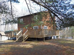 105 W Shore Dr, Milford, PA 18337