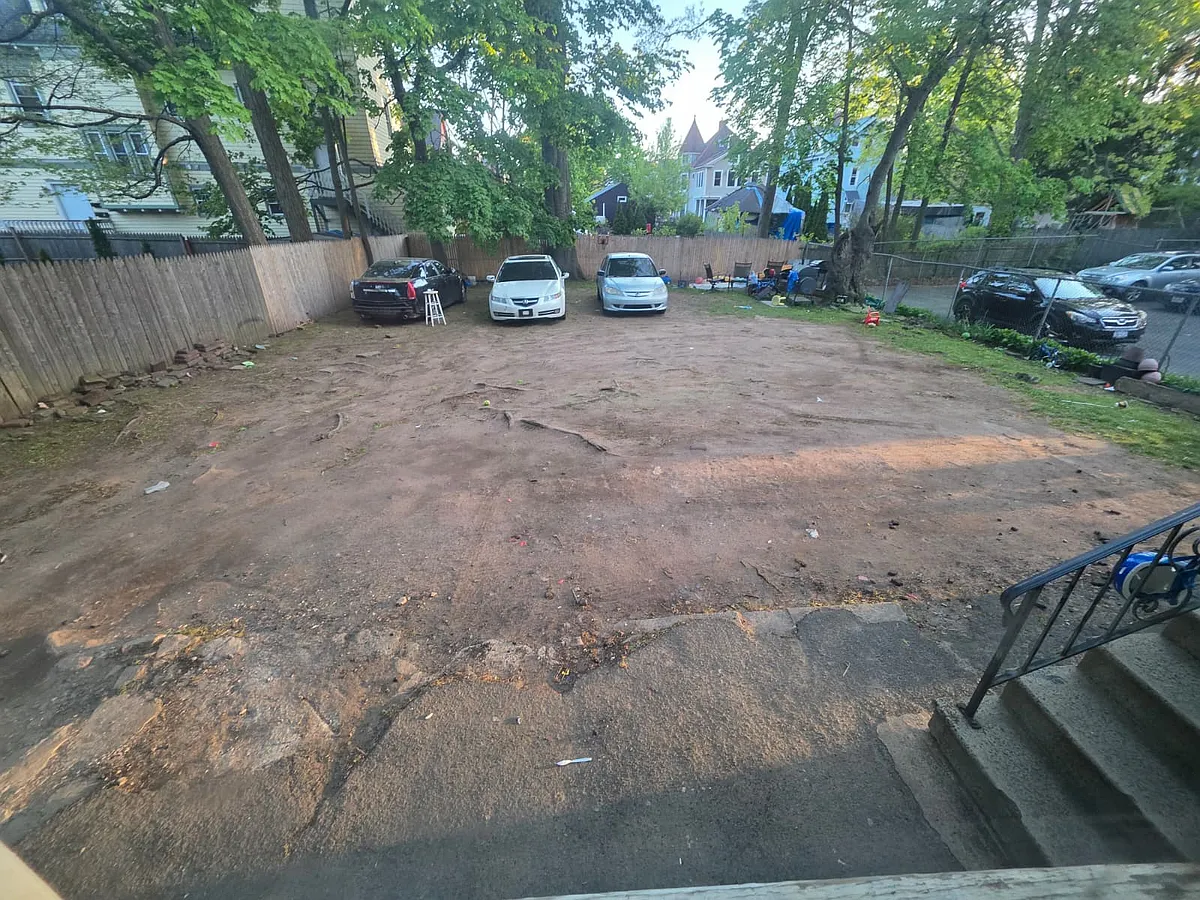 Building Photo - 726 Elm St #1B