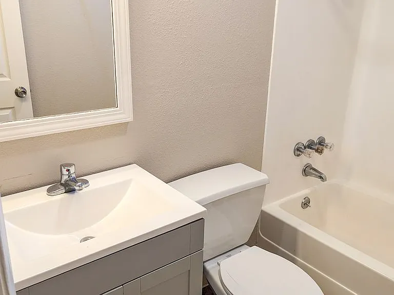 3446-3462 Hadley St NE — Photo 17