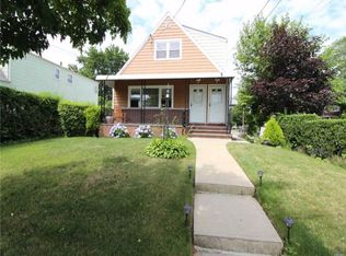 61 N Rockaway Ave, Lynbrook, NY 11563