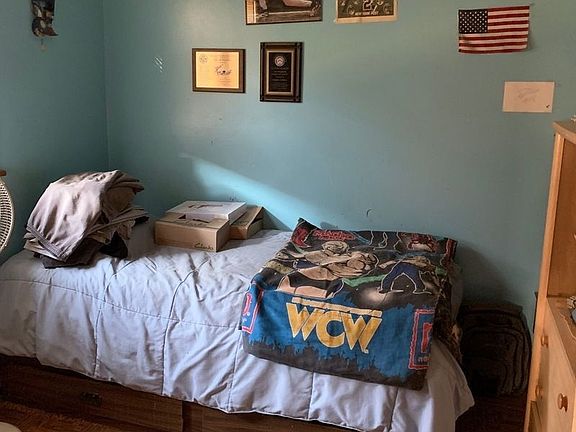 4th image of 110 Bedford Ave #1