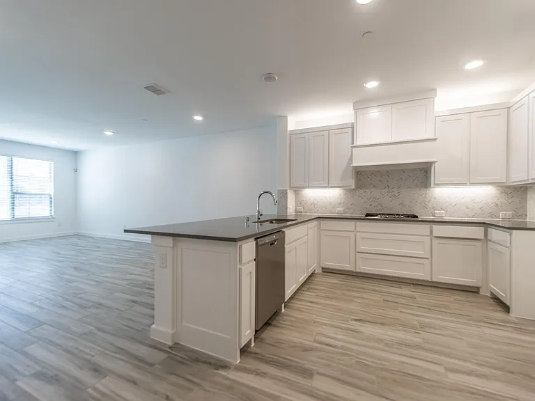 1540 Navasota Trl — Photo 6