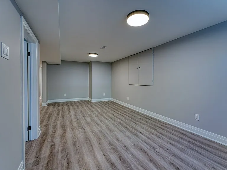 795 Aylmer Cres #2 — Photo 13