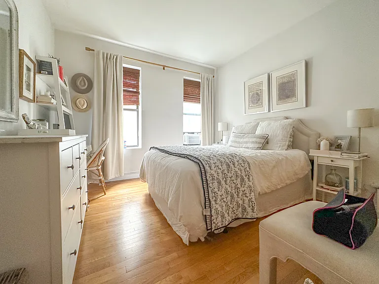 261 W 21st St #31 — Photo 5