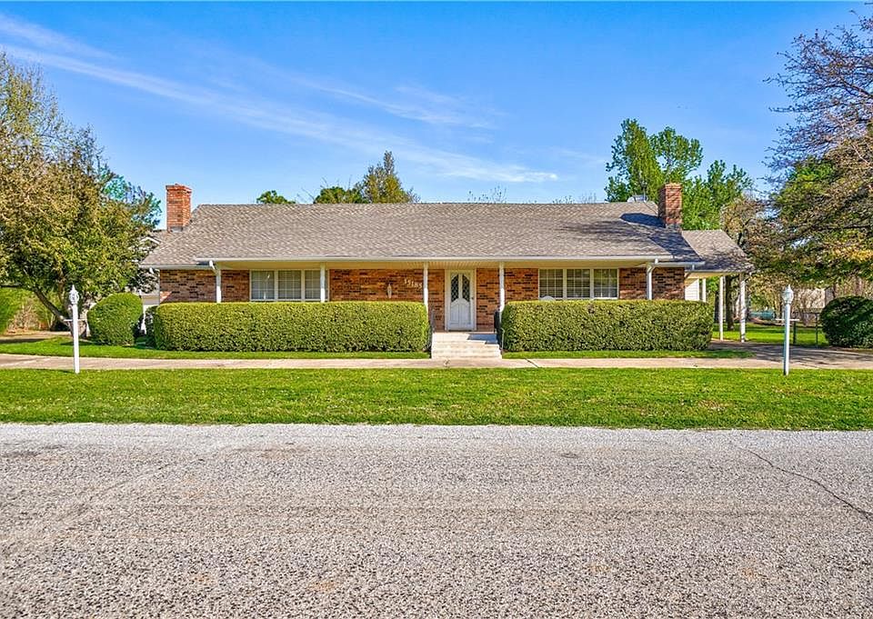 1st image of 15185 Arrowhead Dr