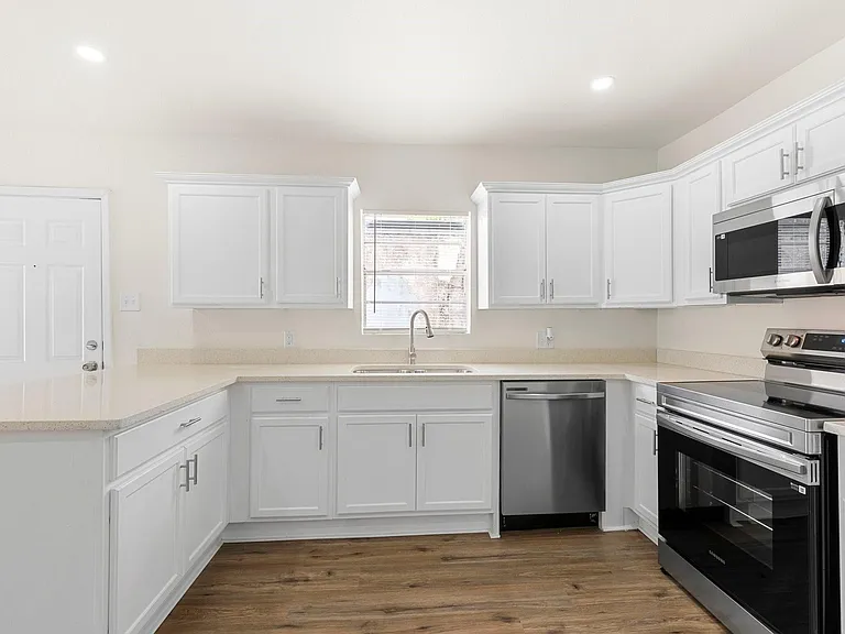 1309 Bragg St — Photo 17